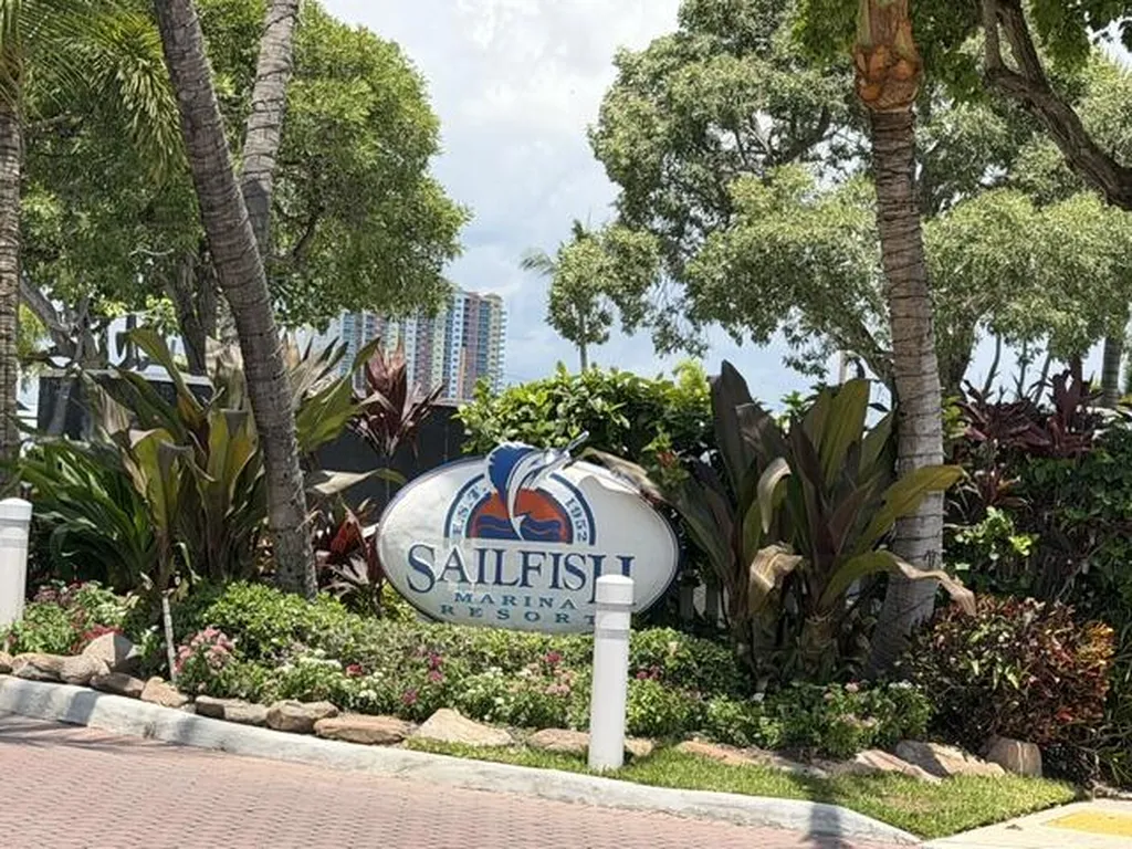 33 S Ocean Avenue Palm Beach Shores FL 33404