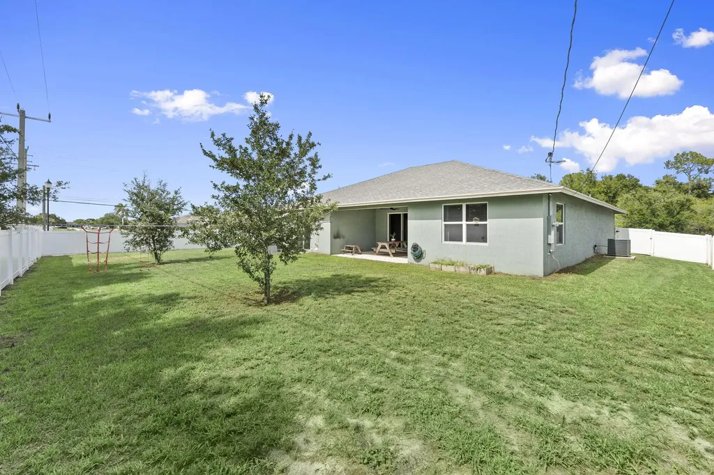 601 SW S Quick Circle Port St Lucie FL 34953