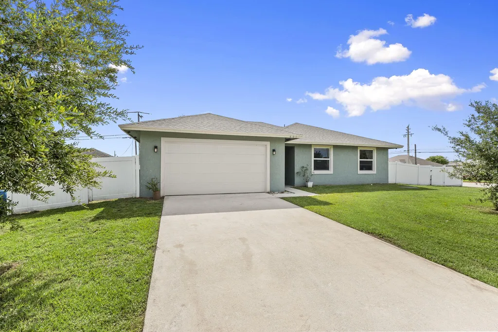 601 SW S Quick Circle Port St Lucie FL 34953