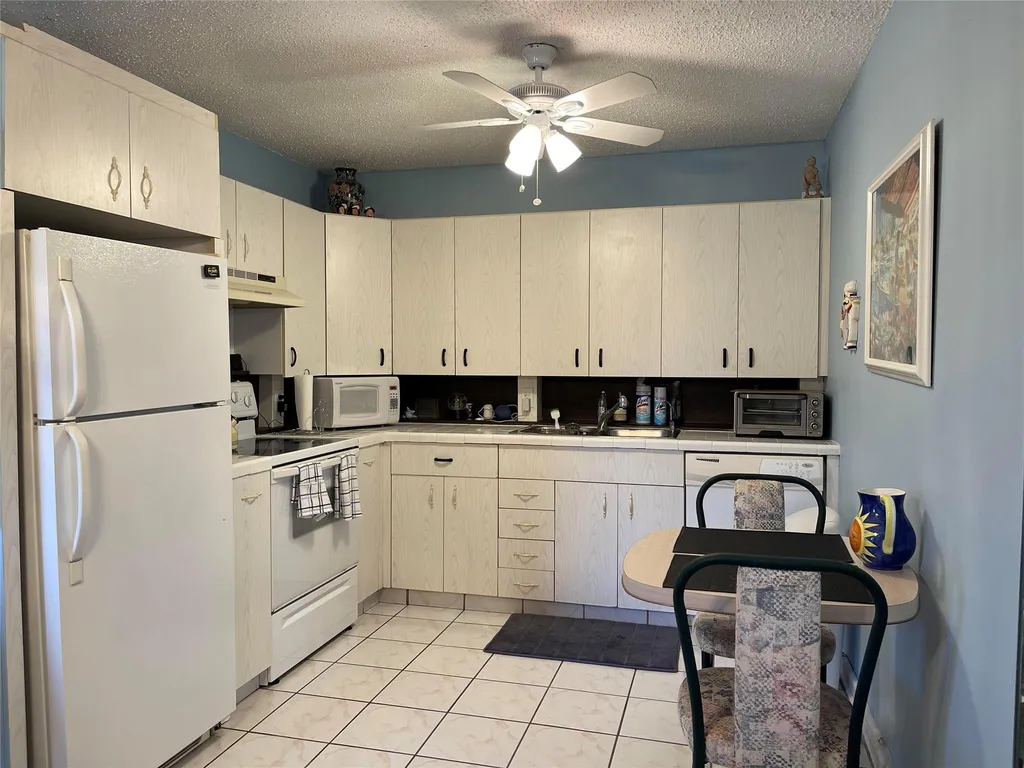 4030 Hythe B Boca Raton FL 33434