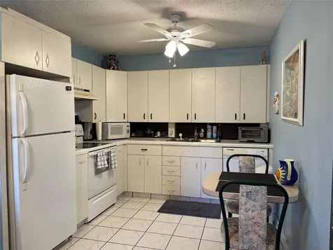4030 Hythe B Boca Raton FL 33434