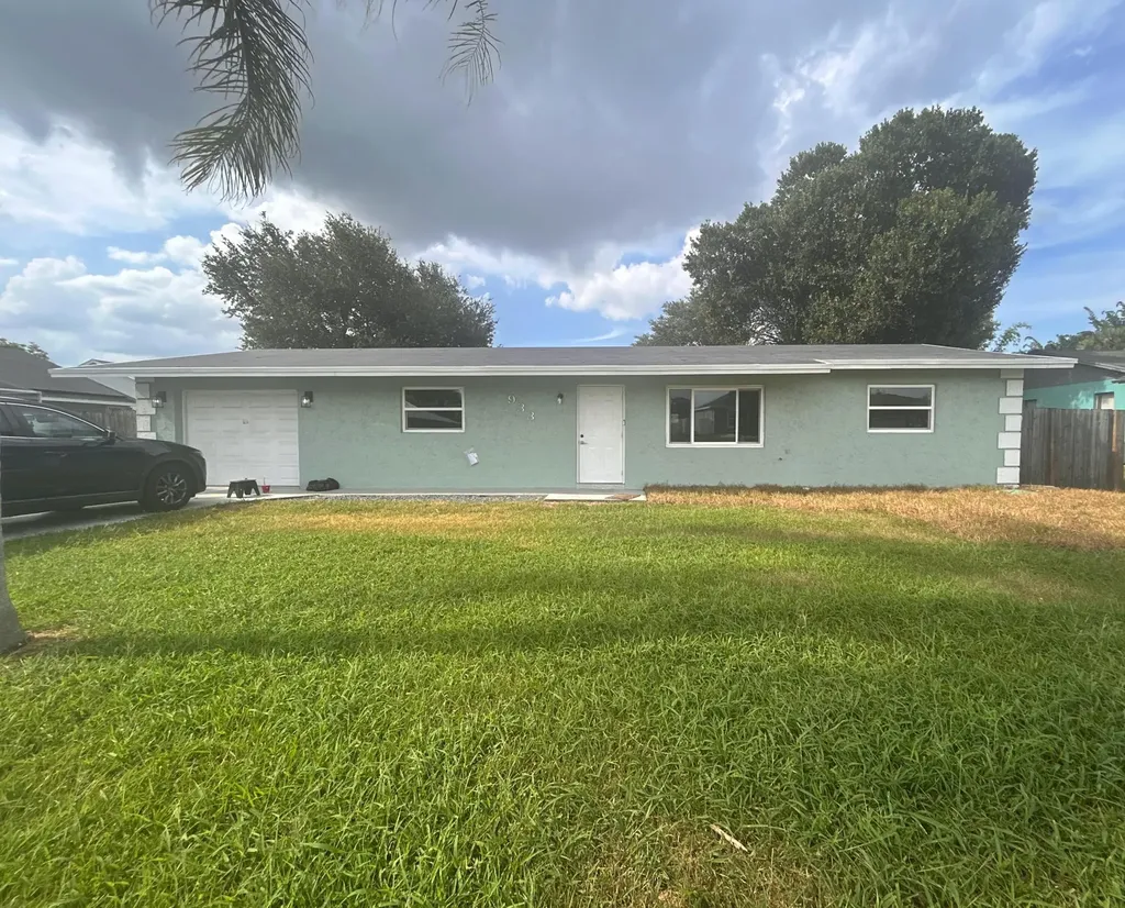 933 SW Dalton Avenue Port St Lucie FL 34953