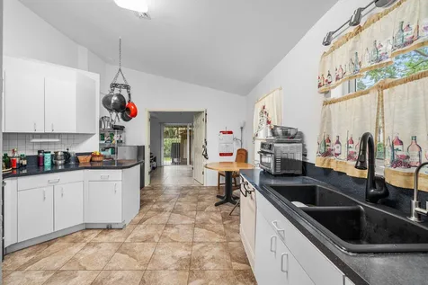 5563 NW 41st Avenue Coconut Creek FL 33073