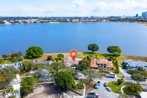 2308 Embassy Drive West Palm Beach FL 33401