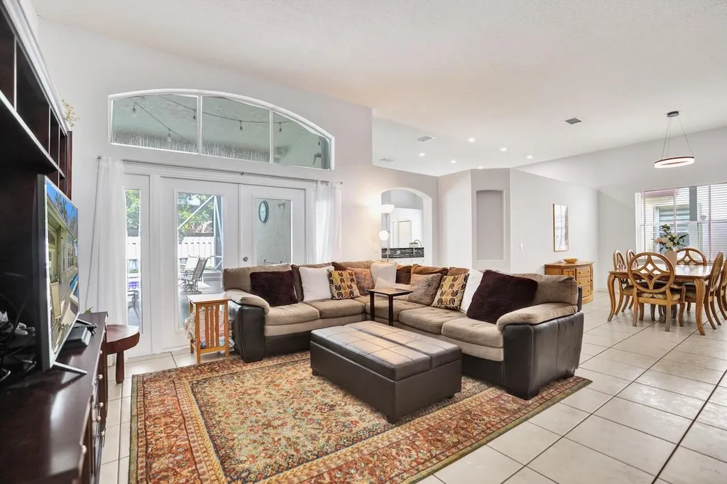 5886 Bay Hill Circle Lake Worth FL 33463