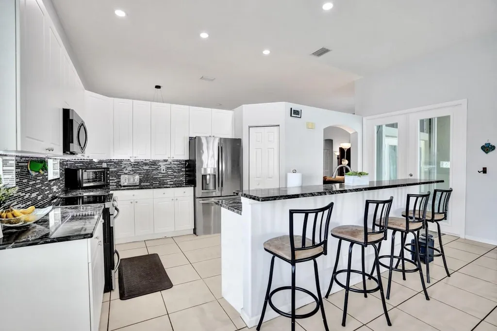 5886 Bay Hill Circle Lake Worth FL 33463