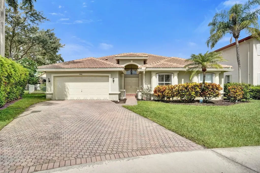 5886 Bay Hill Circle Lake Worth FL 33463