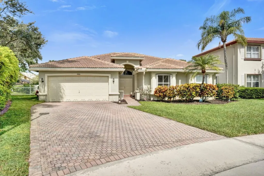 5886 Bay Hill Circle Lake Worth FL 33463