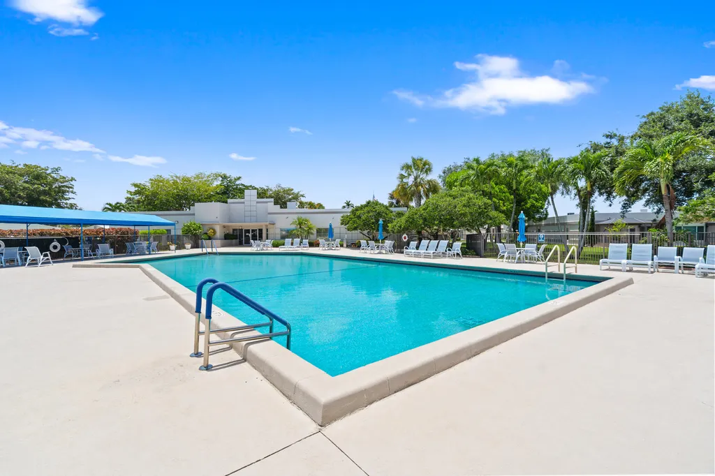 9305 Flynn Circle Boca Raton FL 33496