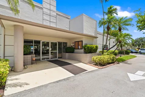 9305 Flynn Circle Boca Raton FL 33496
