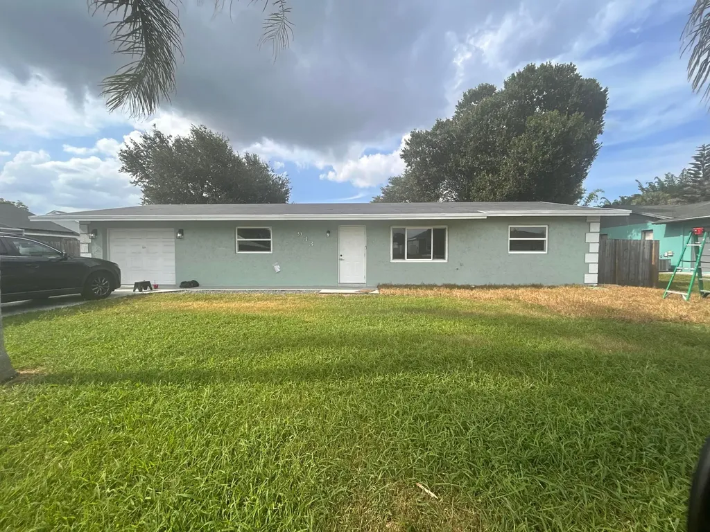 933 SW Dalton Avenue Port St Lucie FL 34953