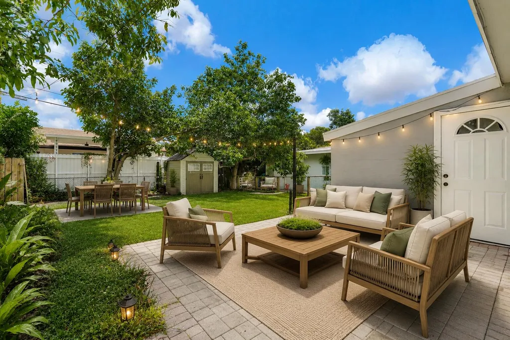 6621 Perry Street Hollywood FL 33024