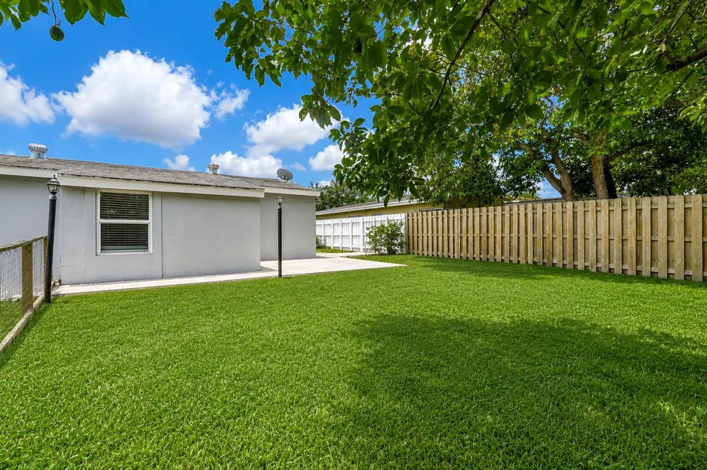 6621 Perry Street Hollywood FL 33024