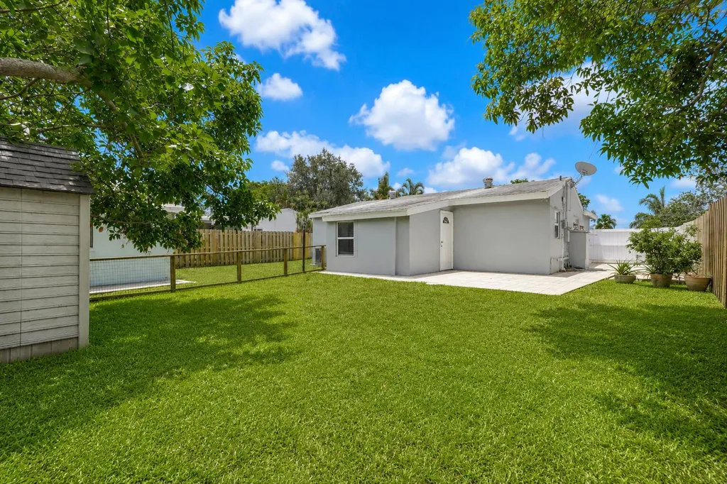 6621 Perry Street Hollywood FL 33024