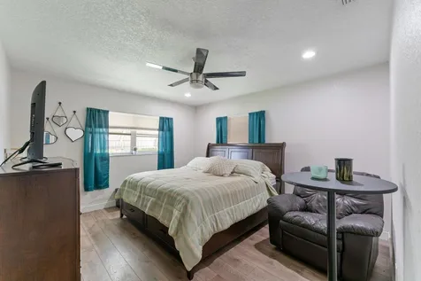 4184 NW 52nd Avenue Lauderdale Lakes FL 33319