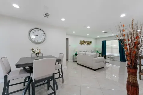 4184 NW 52nd Avenue Lauderdale Lakes FL 33319