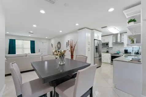 4184 NW 52nd Avenue Lauderdale Lakes FL 33319