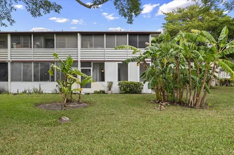 142 Kent I West Palm Beach FL 33417