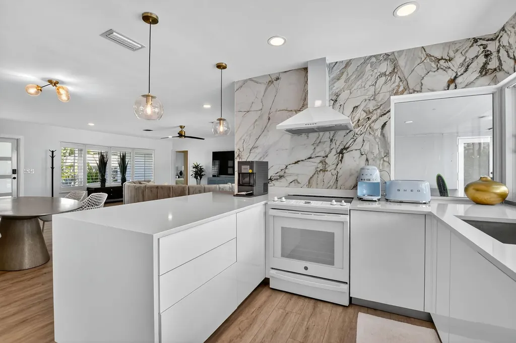 891 SW Hickory Terrace Boca Raton FL 33486