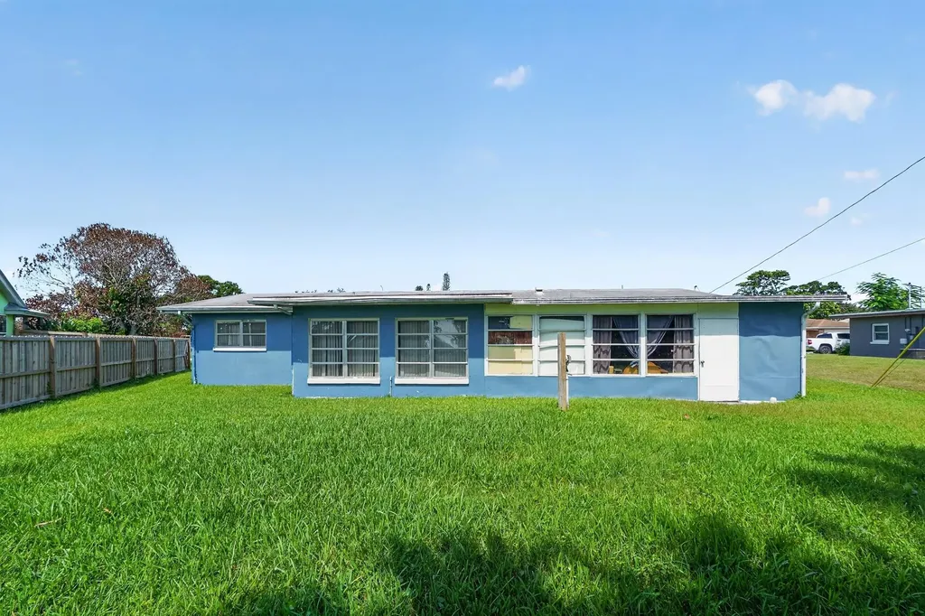 113 W Arbor Avenue Port St Lucie FL 34952