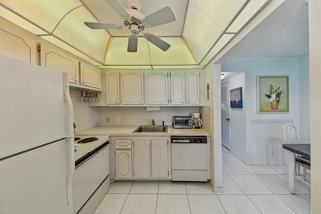 50 Suffolk B Boca Raton FL 33434