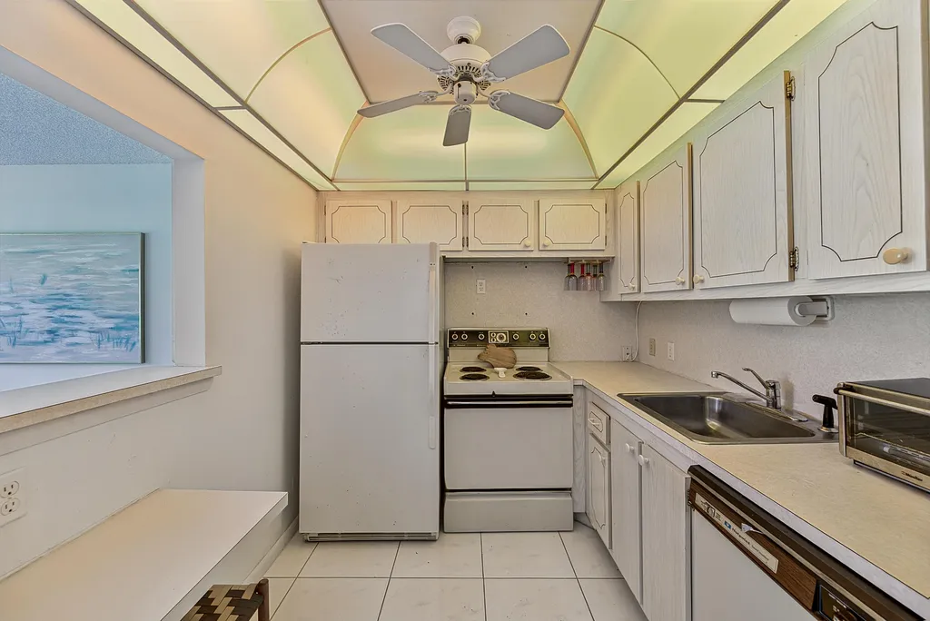 50 Suffolk B Boca Raton FL 33434