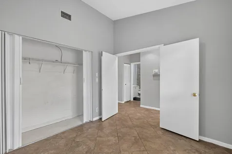 3076 S Oakland Forest Drive Oakland Park FL 33309
