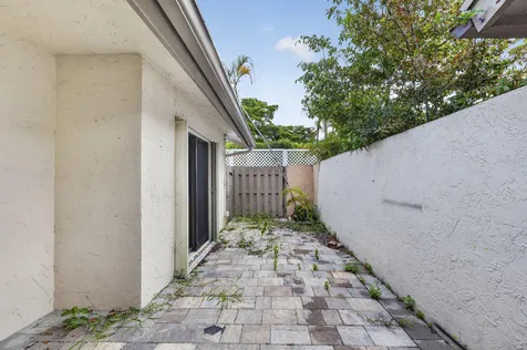 3076 S Oakland Forest Drive Oakland Park FL 33309