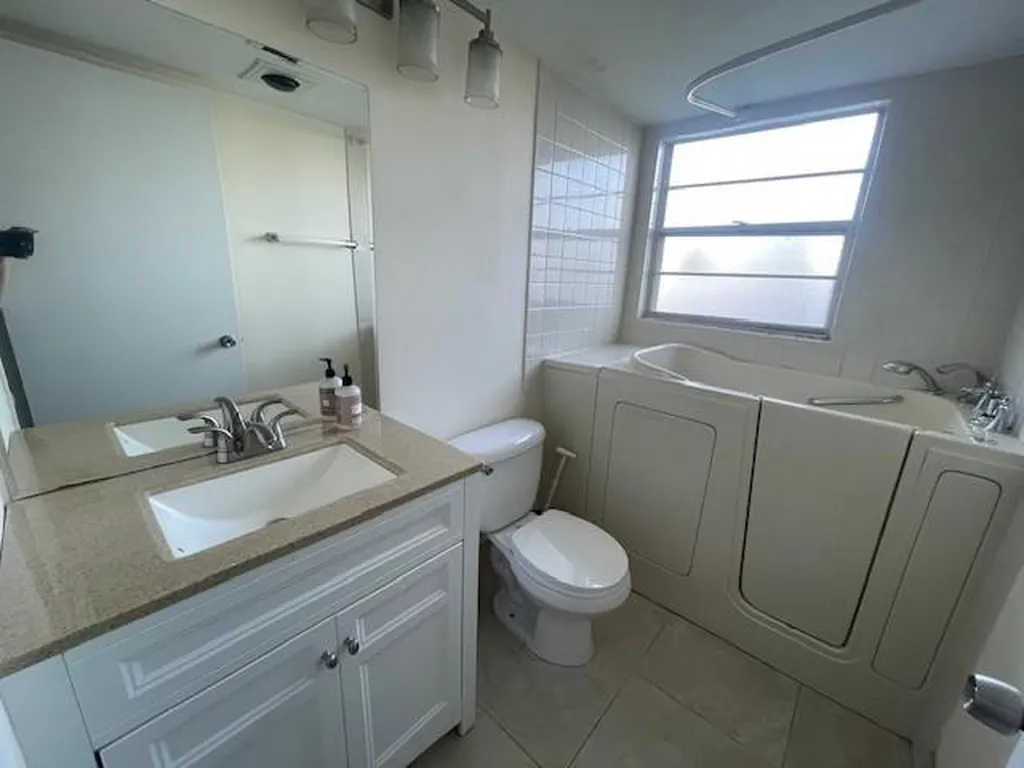 589 Fanshaw O Boca Raton FL 33434