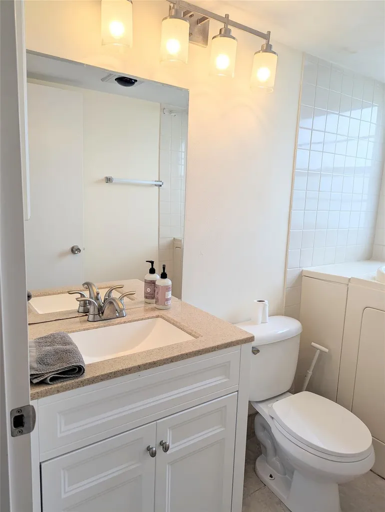 589 Fanshaw O Boca Raton FL 33434