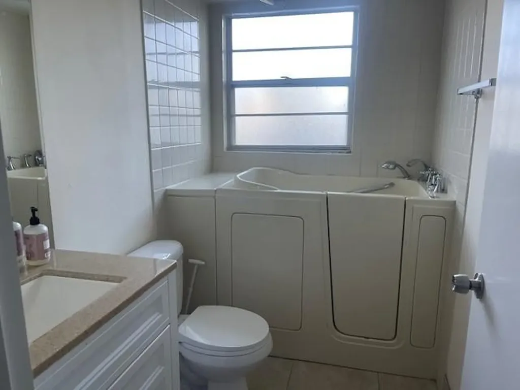 589 Fanshaw O Boca Raton FL 33434