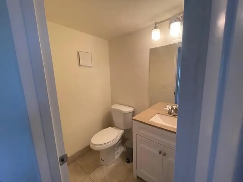 589 Fanshaw O Boca Raton FL 33434