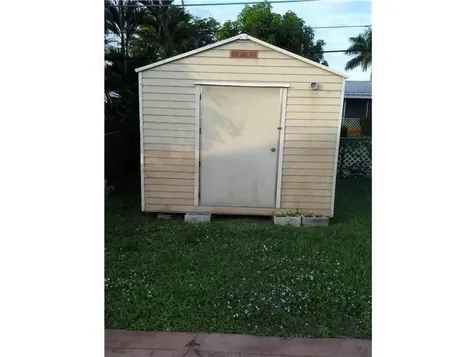 8841 NW 14th Street Pembroke Pines FL 33024