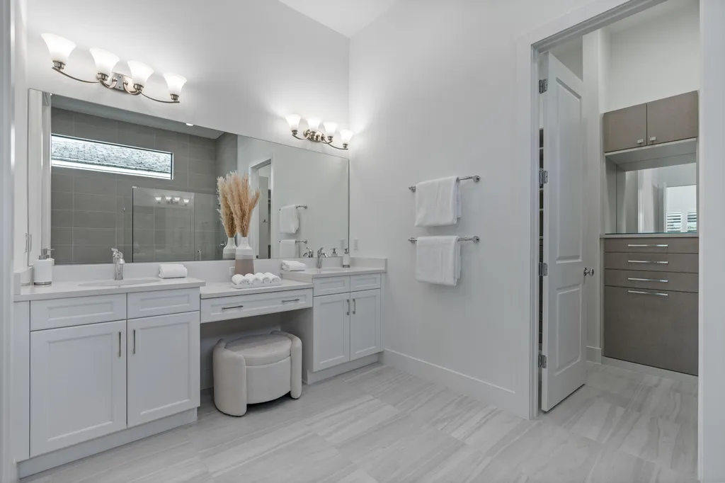 13710 Artisan Circle Palm Beach Gardens FL 33418