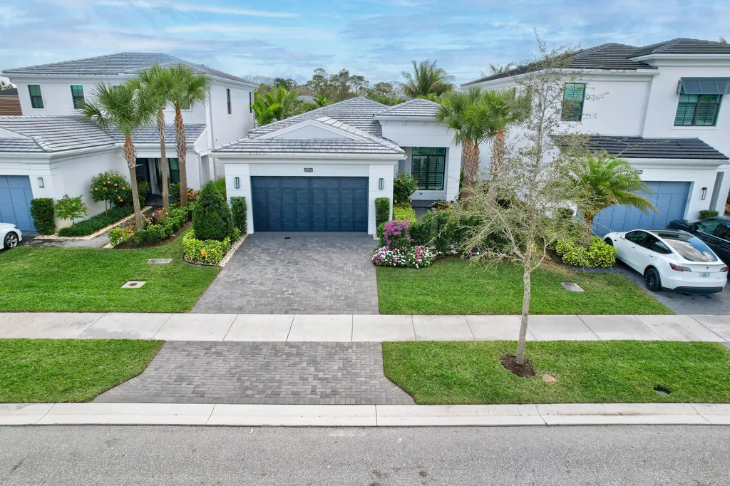 13710 Artisan Circle Palm Beach Gardens FL 33418