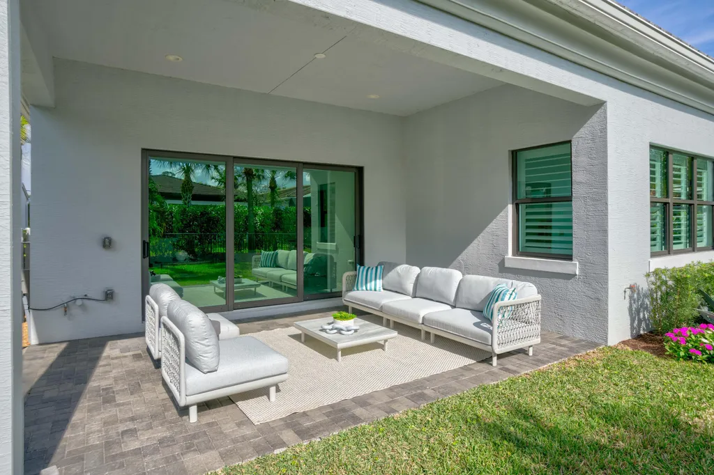 13710 Artisan Circle Palm Beach Gardens FL 33418