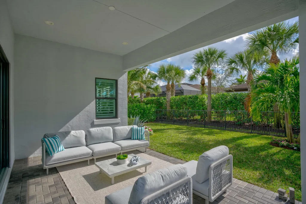 13710 Artisan Circle Palm Beach Gardens FL 33418