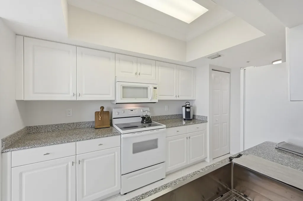 2880 NE 14th Street Causeway Pompano Beach FL 33062