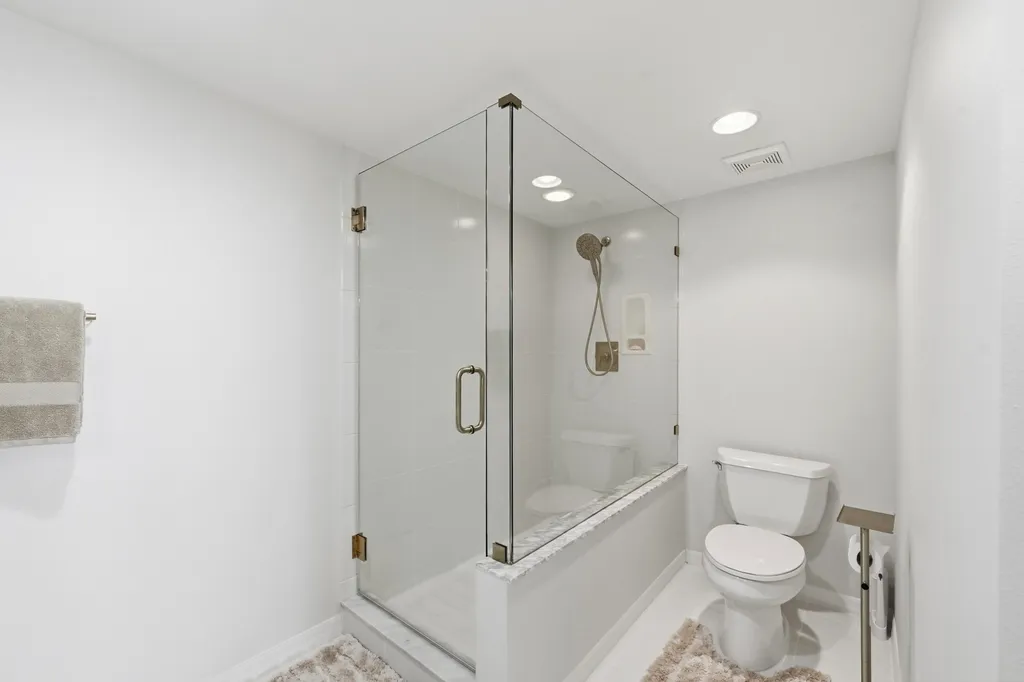2880 NE 14th Street Causeway Pompano Beach FL 33062