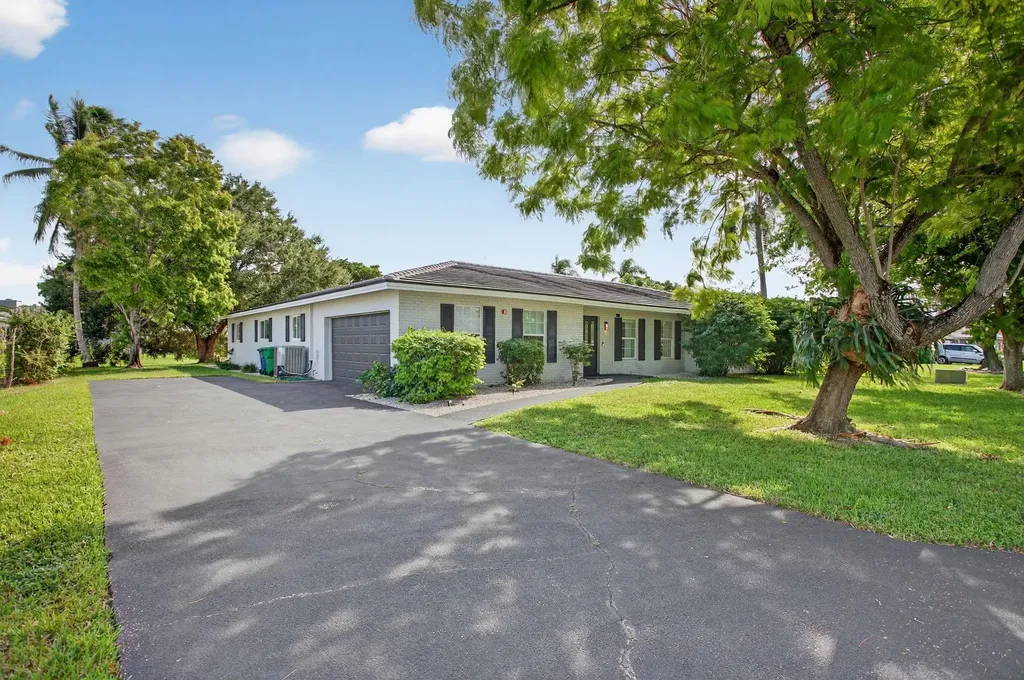 2421 NW 114th Avenue Coral Springs FL 33065