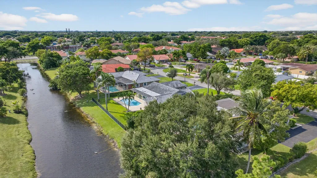 2421 NW 114th Avenue Coral Springs FL 33065