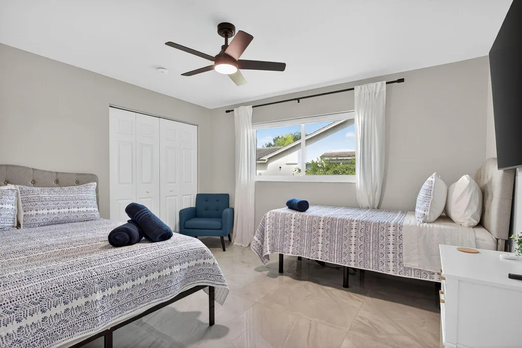 2421 NW 114th Avenue Coral Springs FL 33065