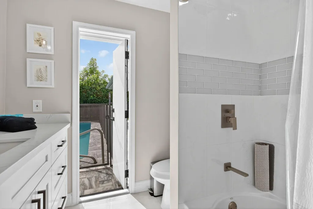 2421 NW 114th Avenue Coral Springs FL 33065