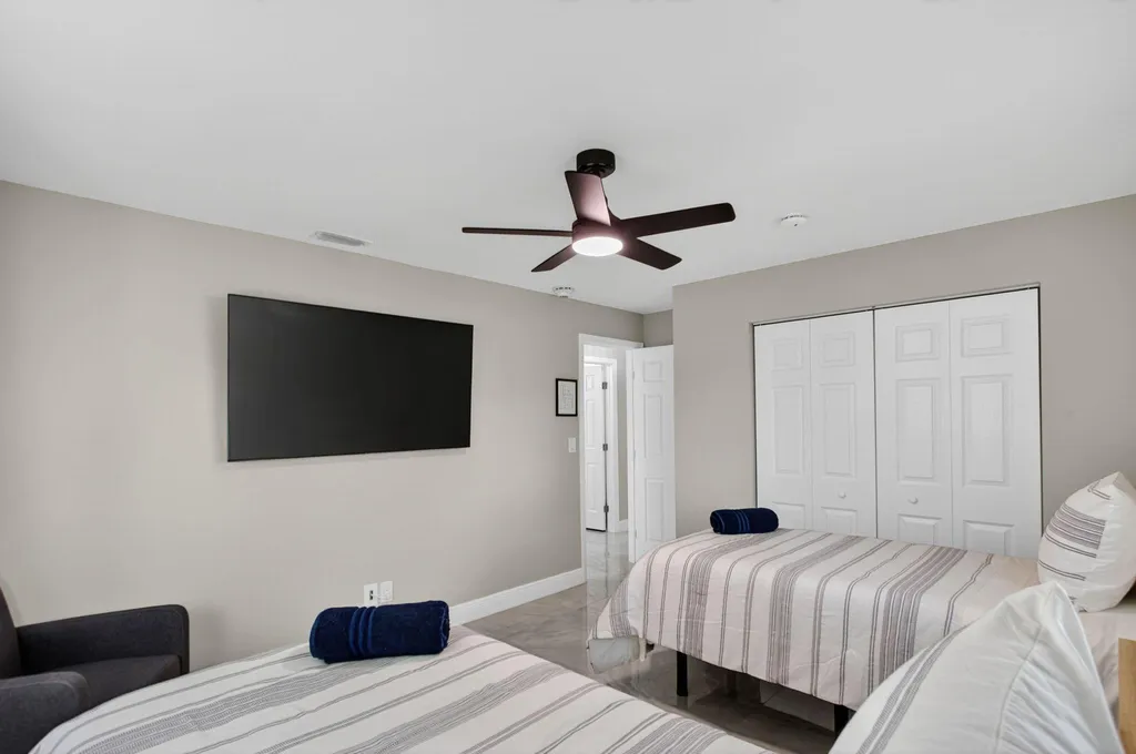 2421 NW 114th Avenue Coral Springs FL 33065