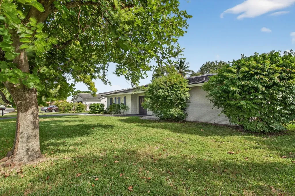 2421 NW 114th Avenue Coral Springs FL 33065
