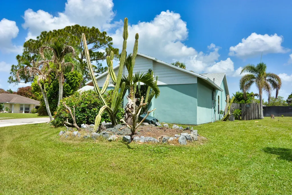 2198 SE Dolphin Road Port St Lucie FL 34952