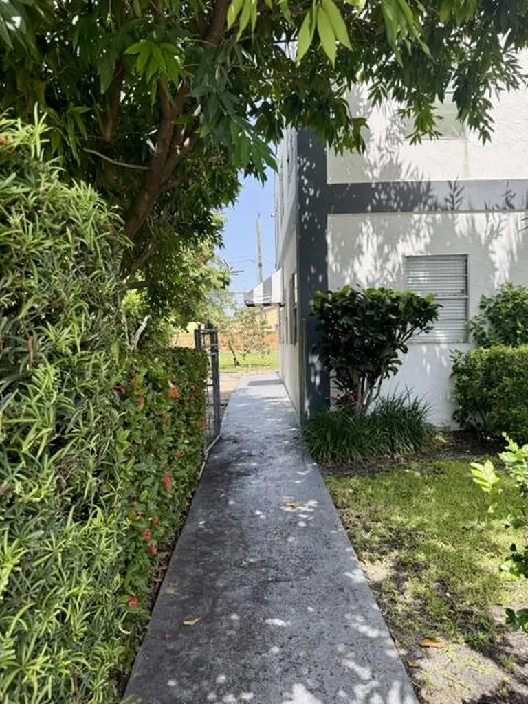 301 S M Street Lake Worth Beach FL 33460