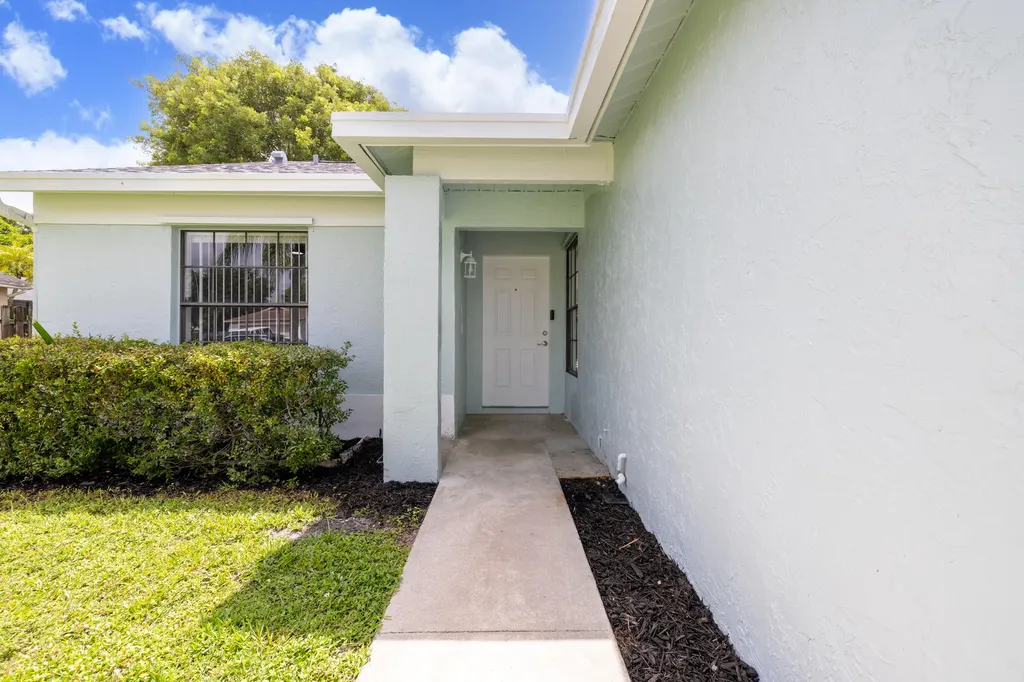 1322 Denlow Lane Royal Palm Beach FL 33411