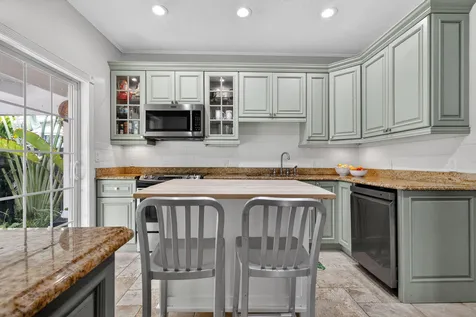 412 El Prado West Palm Beach FL 33405