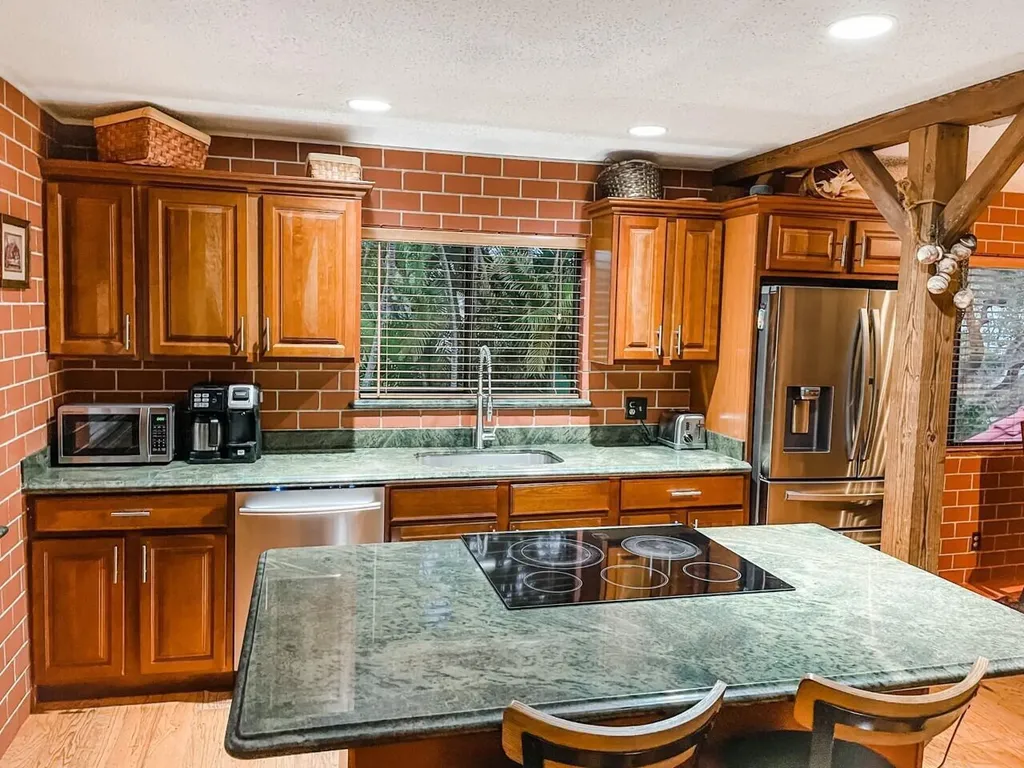 25 Lexington Lane W Palm Beach Gardens FL 33418